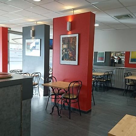 Objat Hotel De France מראה חיצוני תמונה