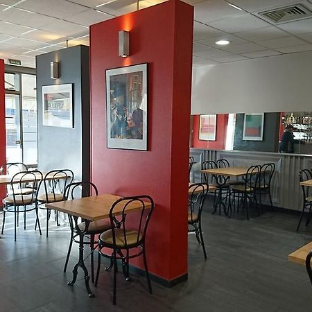 Objat Hotel De France מראה חיצוני תמונה