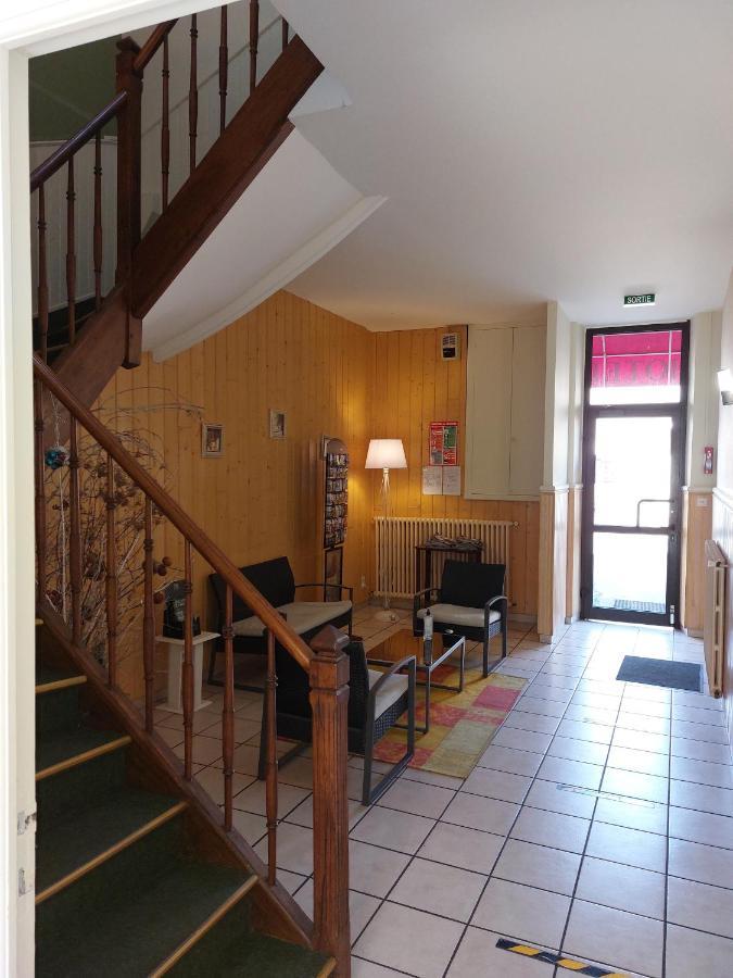Objat Hotel De France מראה חיצוני תמונה