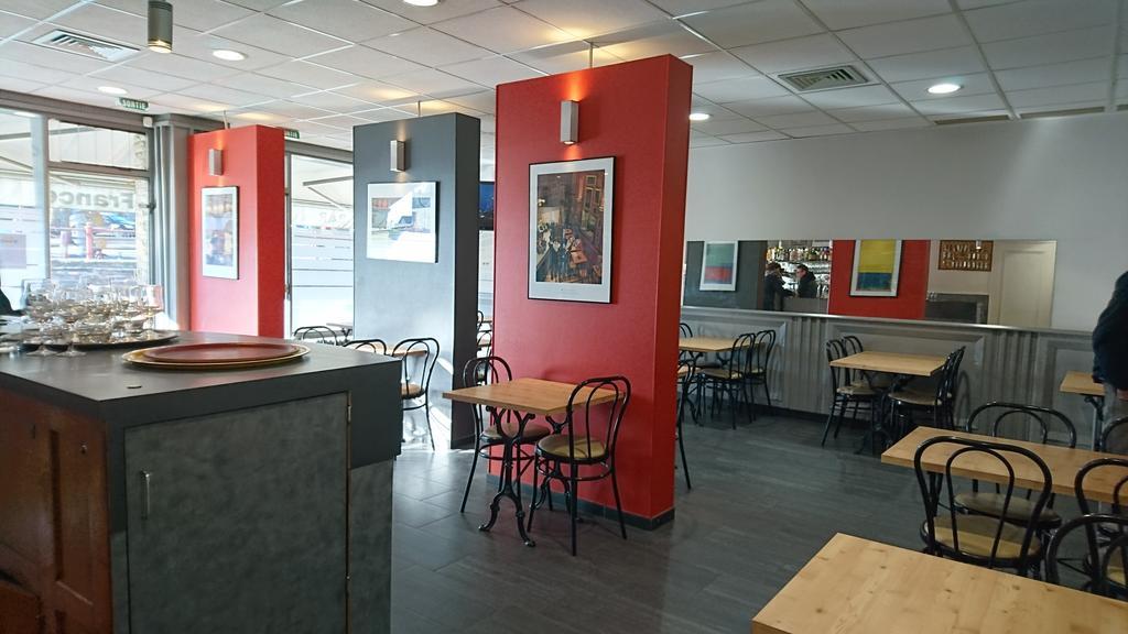 Objat Hotel De France מראה חיצוני תמונה