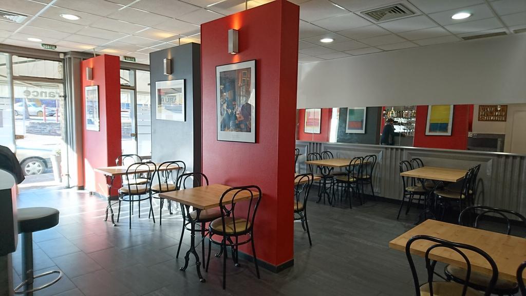 Objat Hotel De France מראה חיצוני תמונה