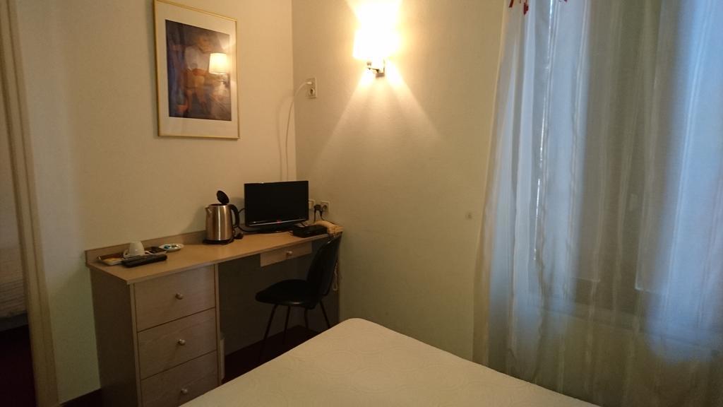 Objat Hotel De France מראה חיצוני תמונה